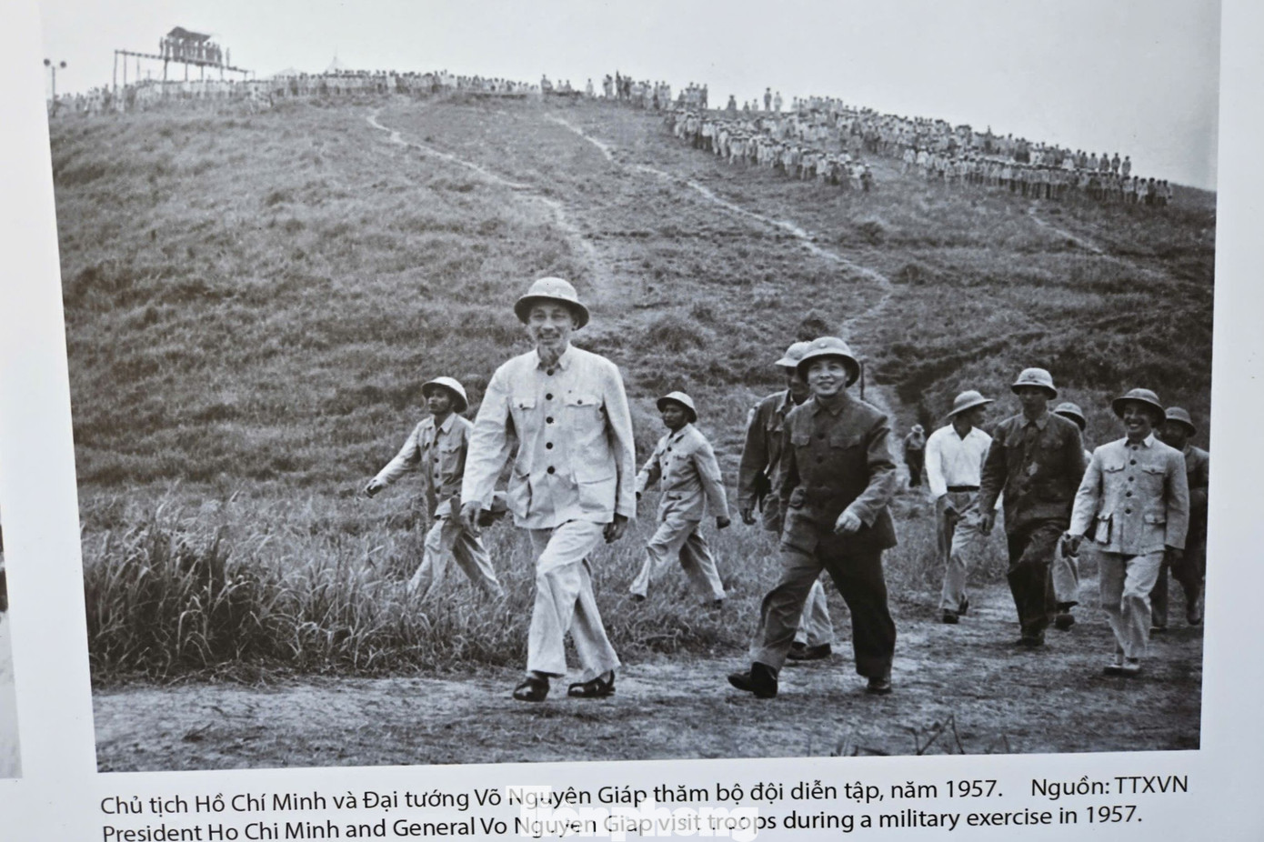 Hình ảnh cao đẹp với những giá trị văn hóa quân sự sâu sắc của Chủ tịch Hồ Chí Minh đã trao truyền cho lớp lớp thế hệ quân nhân trong Quân đội Nhân dân Việt Nam, để họ luôn tự hào là người lính Bộ đội cụ Hồ.