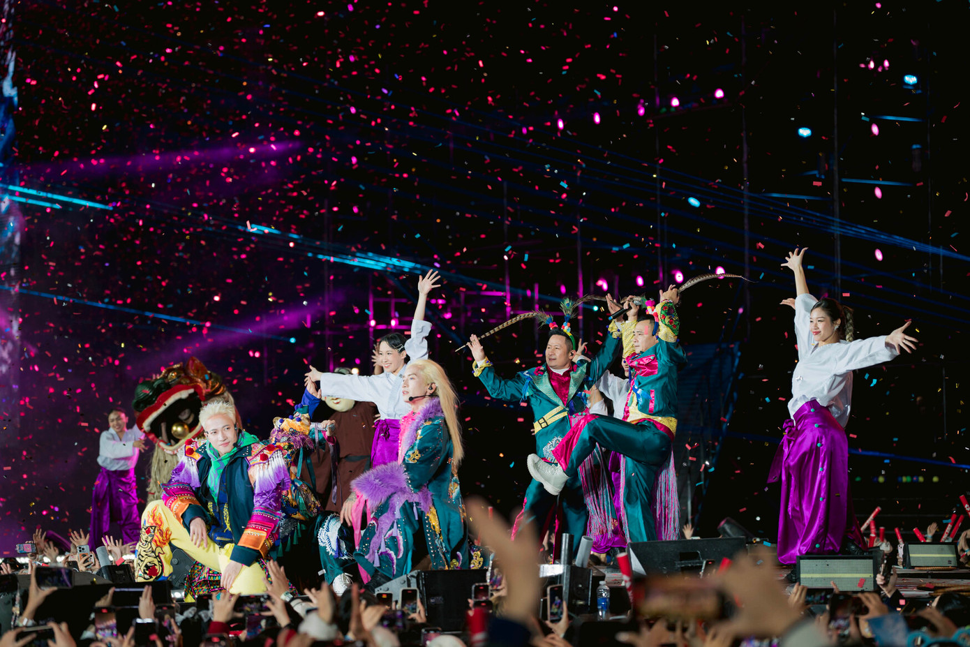 Doanh thu của show Anh trai vượt ngàn chông gai có thể đạt 340 tỷ đồng. Doanh thu của show Anh trai vượt ngàn chông gai có thể đạt 340 tỷ đồng.