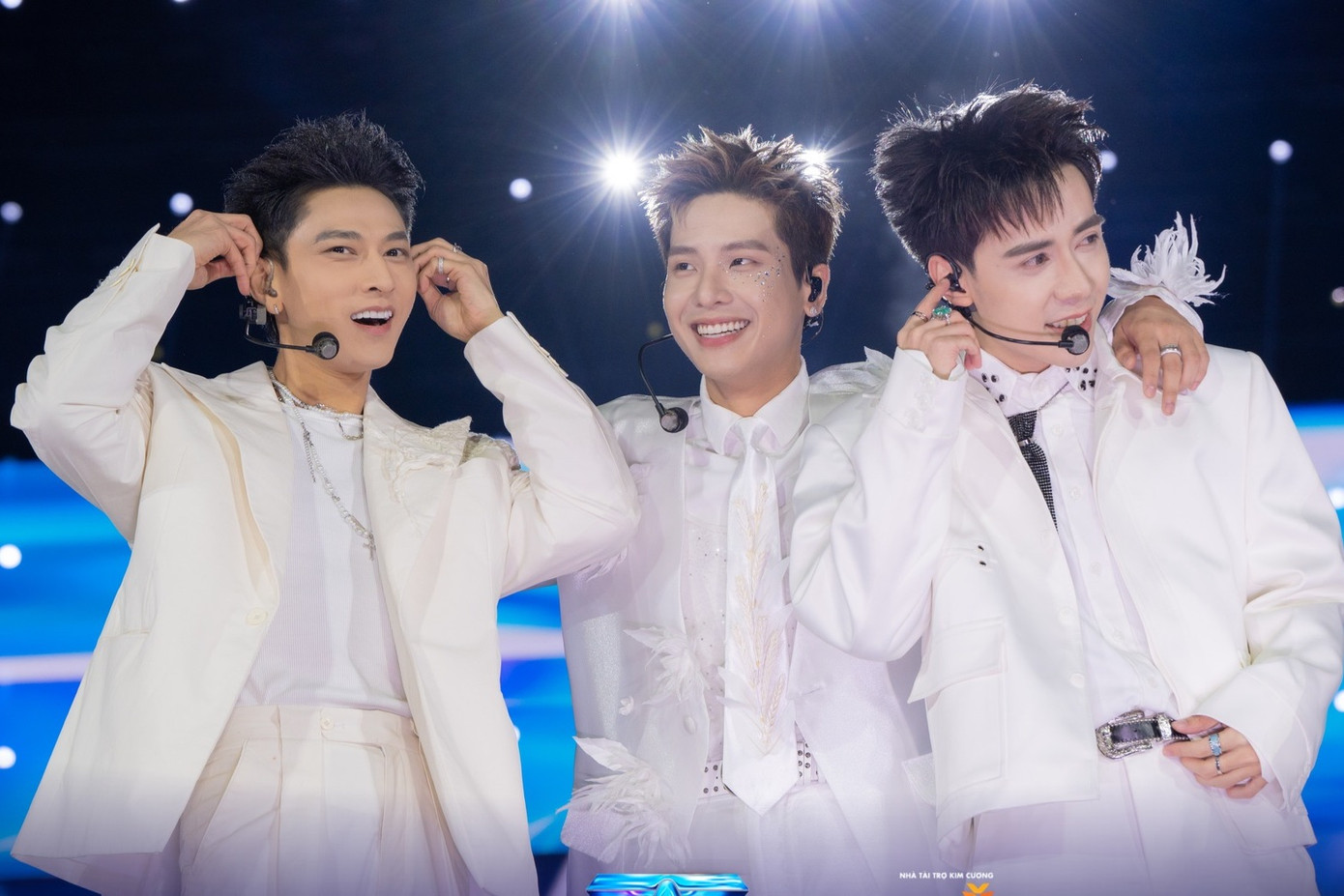 Thành công của hai show anh trai cho thấy sự sáng tạo không ngừng nghỉ của người Việt. Thành công của hai show anh trai cho thấy sự sáng tạo không ngừng nghỉ của người Việt.