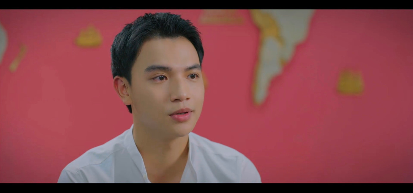 Vinh (Việt Anh) nhận Dũng vào làm việc vì "tinh thần vượt khó" và câu chuyện truyền cảm hứng của anh với các bạn trẻ.