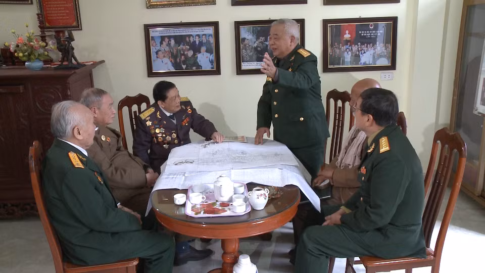 Phim Chuyện những người lính già là hồi ức của các cựu chiến binh trực tiếp tham gia chiến dịch Điện Biên Phủ.