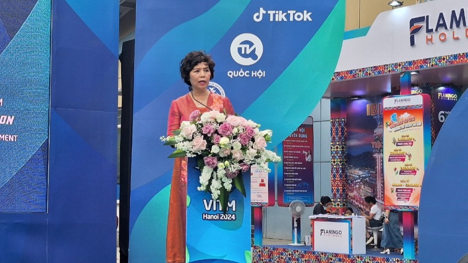 Bà Cao Thị Ngọc Lan - Phó chủ tịch thường trực Hiệp hội Du lịch Việt Nam - phát biểu tổng kết VITM Hà Nội 2024.