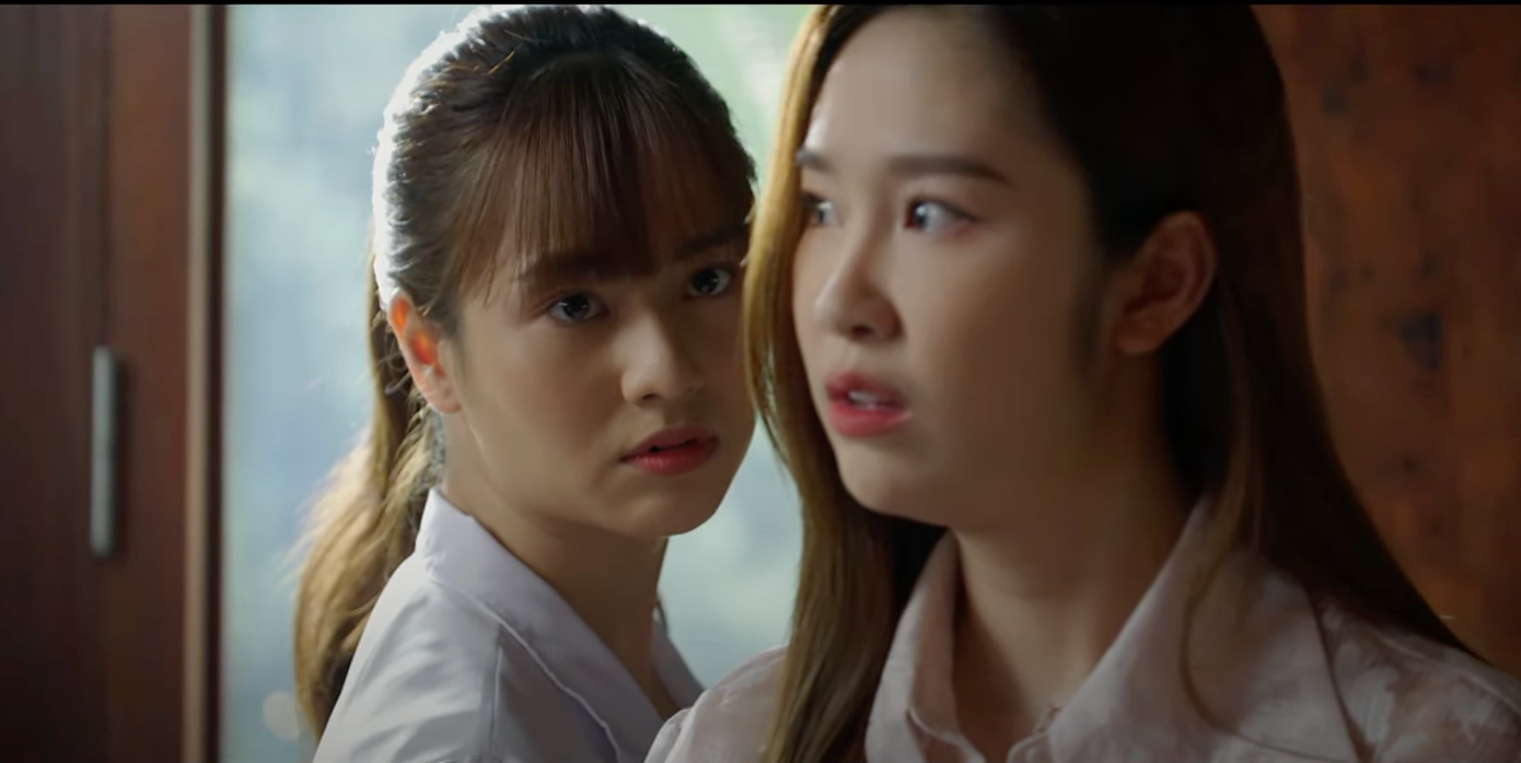 Hân không để Linh bỏ đi trước bởi cô ta không đủ tuổi để đi trước Hân. Hân không để Linh bỏ đi trước bởi cô ta không đủ tuổi để đi trước Hân.