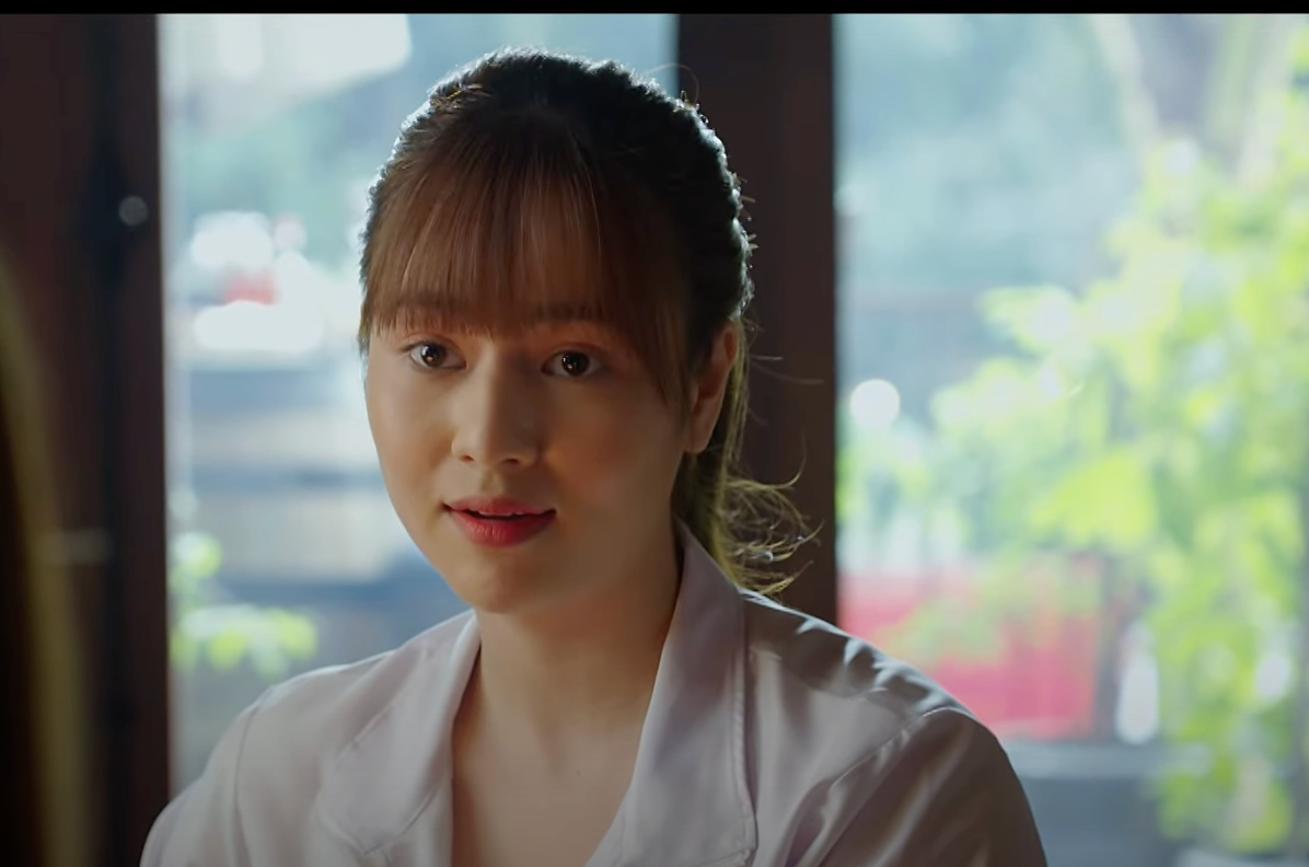 Hân (Việt Hoa) thẳng thừng vạch mặt Linh khiến cô ta tức giận không thể thốt lên lời. Hân (Việt Hoa) thẳng thừng vạch mặt Linh khiến cô ta tức giận không thể thốt lên lời.