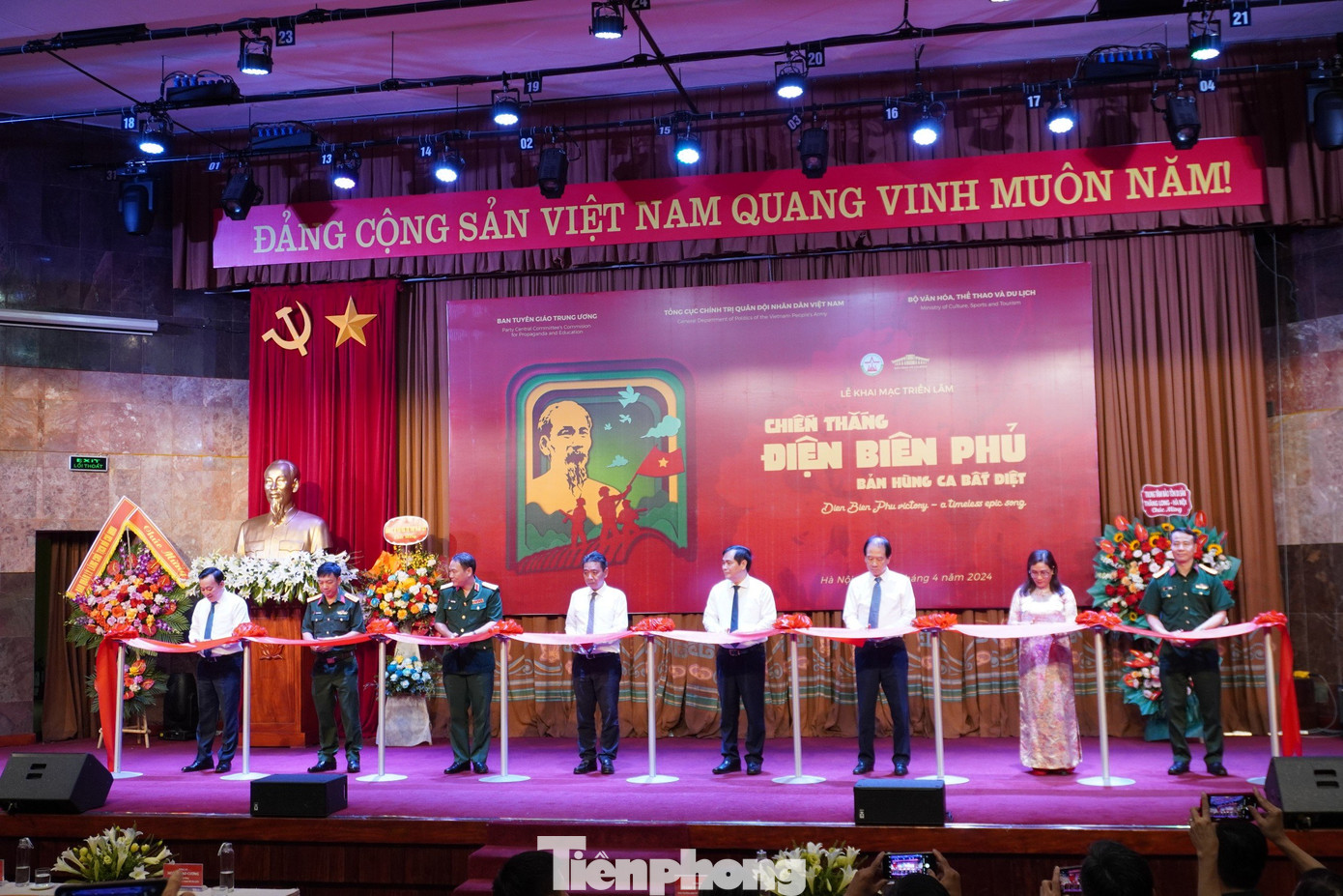 "Trưng bày lần này giới thiệu tới công chúng những dấu ấn đậm nét về chiến thắng Điện Biên Phủ lừng lẫy năm châu, chấn động địa cầu của dân tộc Việt Nam. Thông qua trưng bày công chúng thấy được sự trưởng thành vượt bậc của quân đội nhân dân Việt Nam", ông Vũ Mạnh Hà nêu.