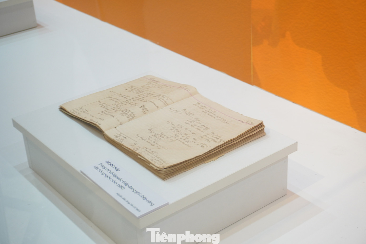 Triển lãm gồm 3 phần: Đường tới Điện Biên Phủ, Điện Biên Phủ - Trận Quyết chiến chiến lược và Hào khí Điện Biên làm rõ hơn về ý nghĩa, tầm vóc, giá trị lịch sử vĩ đại của chiến thắng Điện Biên Phủ. Những hình ảnh, hiện vật đặc biệt gợi nhắc truyền thống yêu nước, chủ nghĩa anh hùng cách mạng, ý chí quyết chiến quyết thắng của chiến dịch Điện Biên Phủ trong sự nghiệp xây dựng và bảo vệ vững chắc tổ quốc.