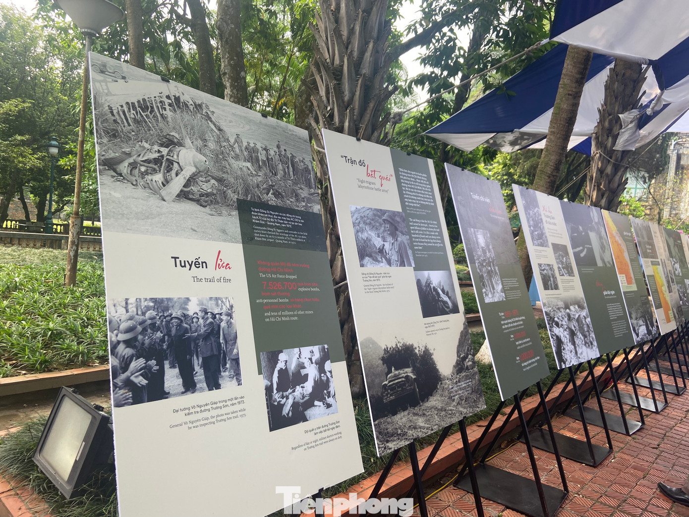 Lễ khai mạc triển lãm Đường Trường Sơn - Đường Hồ Chí Minh huyền thoại diễn ra sáng 26/4 tại Khu di sản Hoàng thành Thăng Long (19 Hoàng Diệu, Ba Đình, Hà Nội). Đây là hoạt động kỷ niệm 49 năm Ngày giải phóng miền Nam, thống nhất đất nước (30/4/1975- 30/4/2024), 65 năm ngày mở đường Trường Sơn - đường Hồ Chí Minh (19/5/1959-19/5/2024).