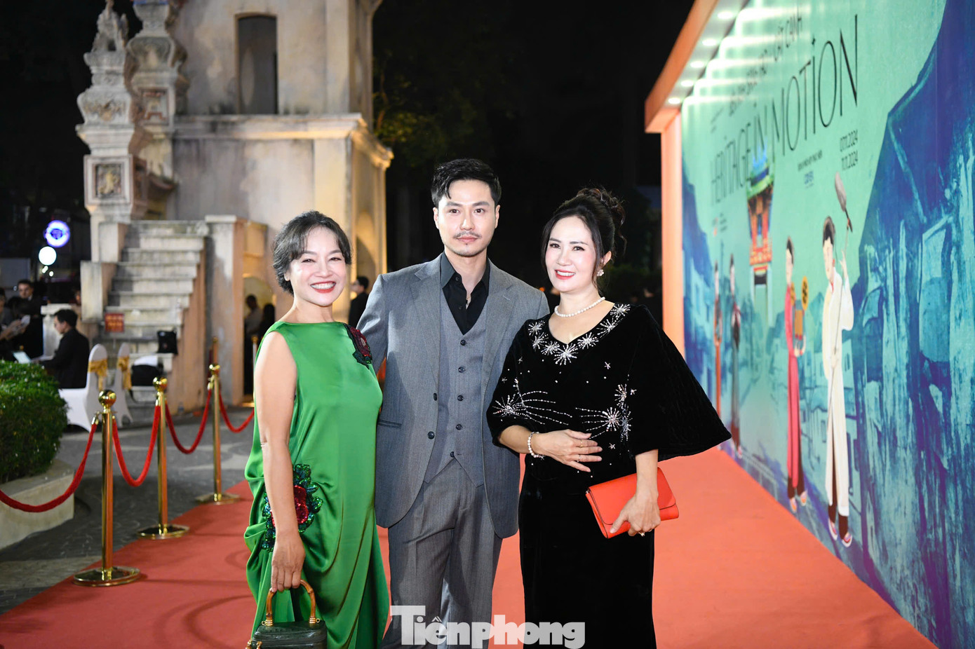 Thảm đỏ Lễ bế mạc và trao giải HANIFF 2024 cũng đón chào nhiều nghệ sĩ nổi tiếng trên màn ảnh của Việt Nam. Diễn viên Tú Oanh, Thanh Sơn và NSƯT Nguyệt Hằng cùng sải bước trên thảm đỏ. Thảm đỏ Lễ bế mạc và trao giải HANIFF 2024 cũng đón chào nhiều nghệ sĩ nổi tiếng trên màn ảnh của Việt Nam. Diễn viên Tú Oanh, Thanh Sơn và NSƯT Nguyệt Hằng cùng sải bước trên thảm đỏ.