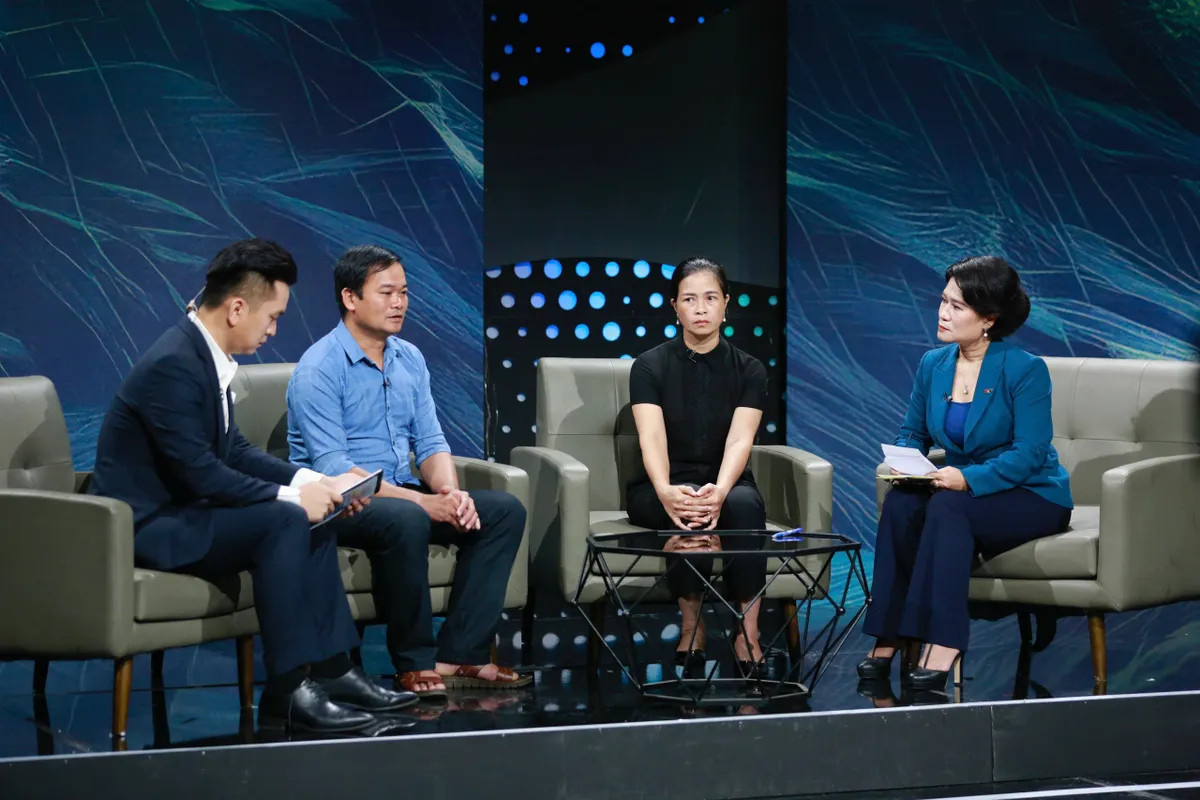 Khách mời nhìn lại toàn cảnh trận bão lũ, đặc biệt là những câu chuyện xúc động của người trong cuộc.