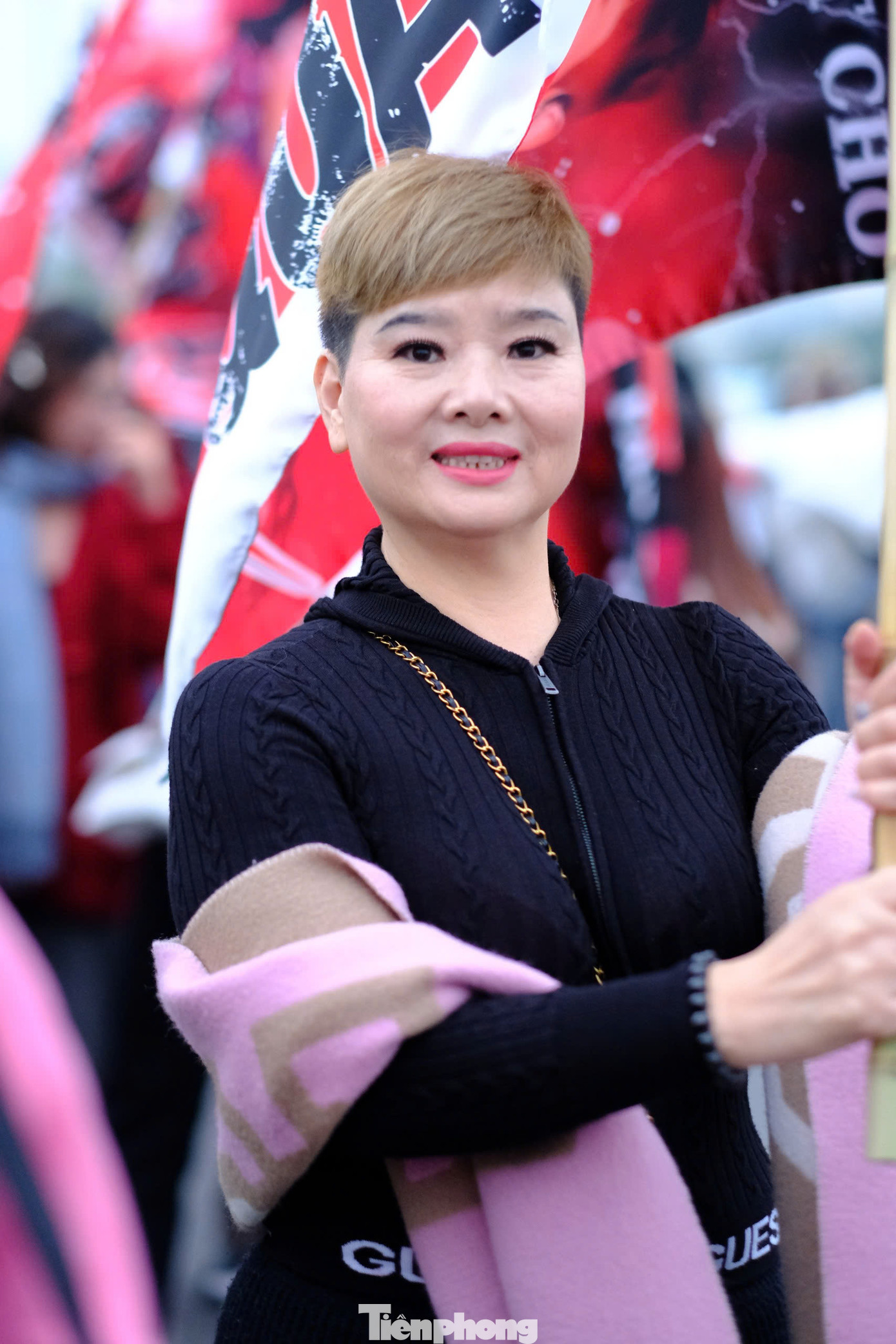 Khán giả sẵn sàng chi hàng triệu đồng để đu thần tượng. Khán giả sẵn sàng chi hàng triệu đồng để đu thần tượng.