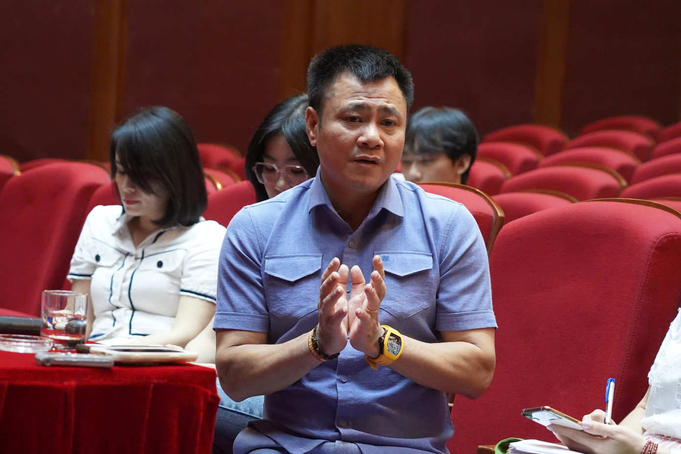 NSND Tự Long cho rằng chương trình giáo dục thiếu nhi về sự san sẻ, tinh thần lá lành đùm lá rách.