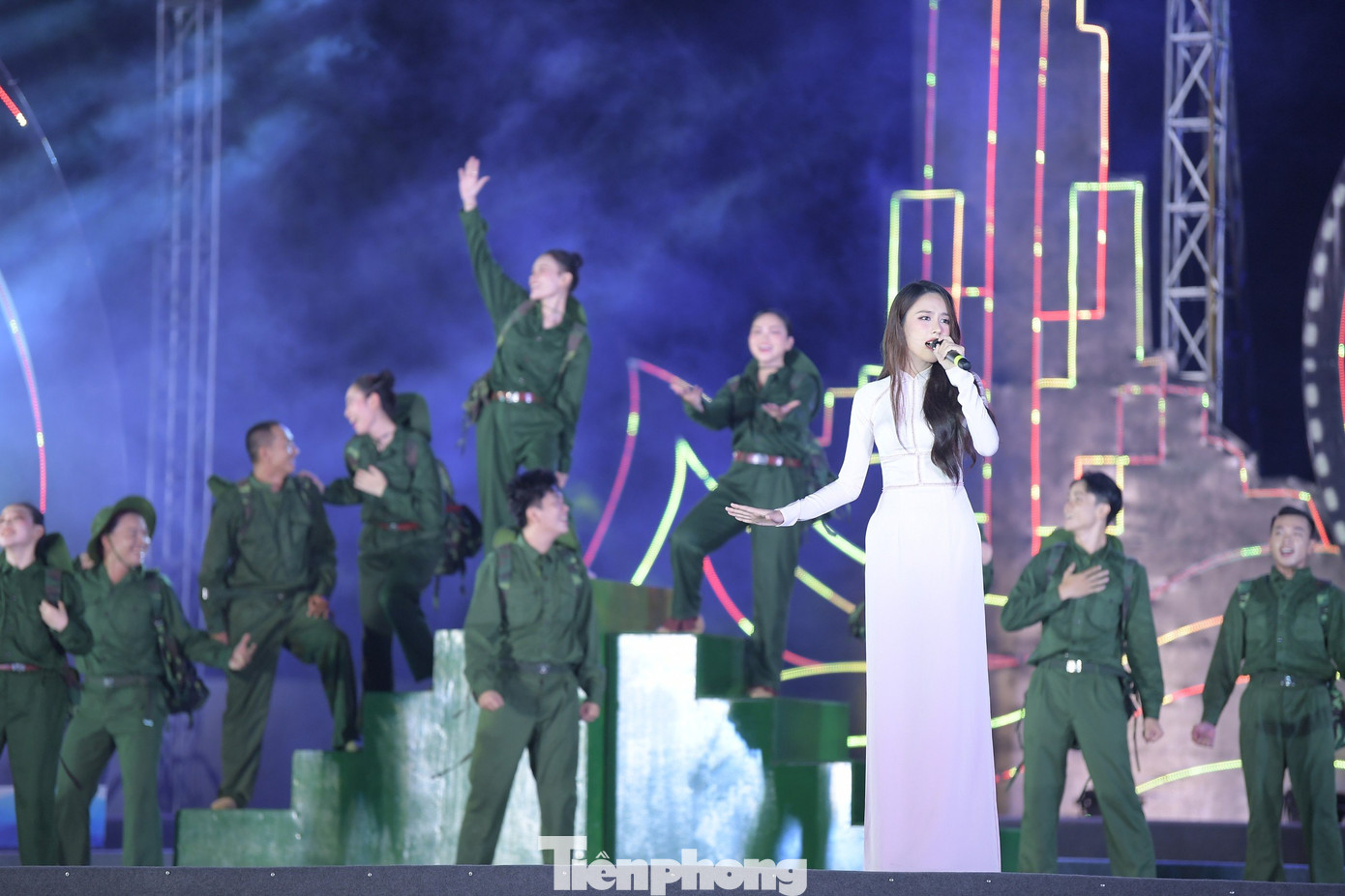 Á hậu 2 Hoa hậu Việt Nam 2022, Á hậu 2 Hoa hậu Liên lục địa 2023 Lê Nguyễn Ngọc Hằng tự tin thể hiện đầy cảm xúc Hát về anh.