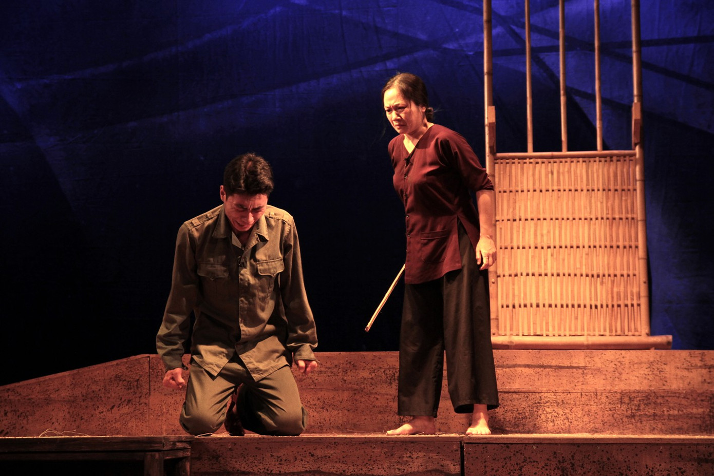 NSƯT Bùi Phương Nga từng đội tóc giả lên sân khấu Điều còn lại (đạo diễn NSƯT Kiều Minh Hiếu).