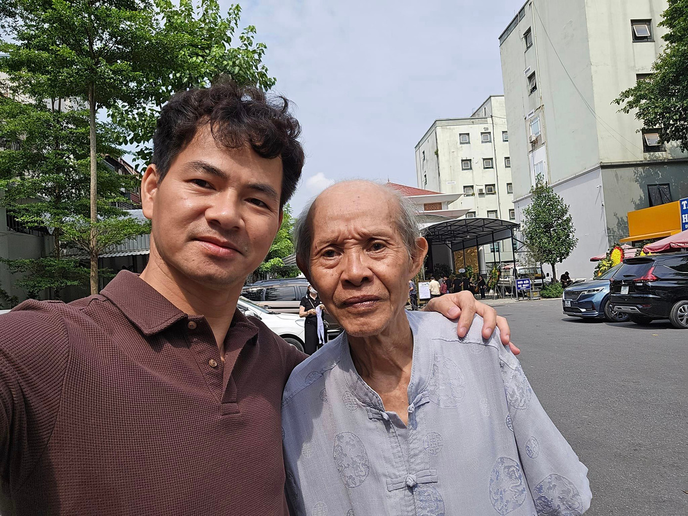 NSND Xuân Bắc cũng tiết lộ về sức khỏe của nghệ sĩ Văn Toản.