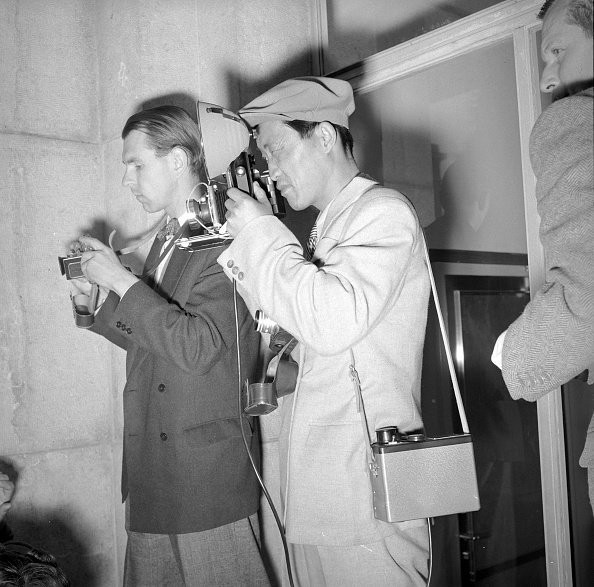 Những bức ảnh, tư liệu trong cuốn sách được sưu tầm từ nhiều nguồn khác nhau và nhận sự tư vấn, giúp đỡ của các chuyên gia về quân sự, về ngoại giao và nhiều học giả, nhà báo, nhà nhiếp ảnh quốc tế. Những bức ảnh, tư liệu trong cuốn sách được sưu tầm từ nhiều nguồn khác nhau và nhận sự tư vấn, giúp đỡ của các chuyên gia về quân sự, về ngoại giao và nhiều học giả, nhà báo, nhà nhiếp ảnh quốc tế.