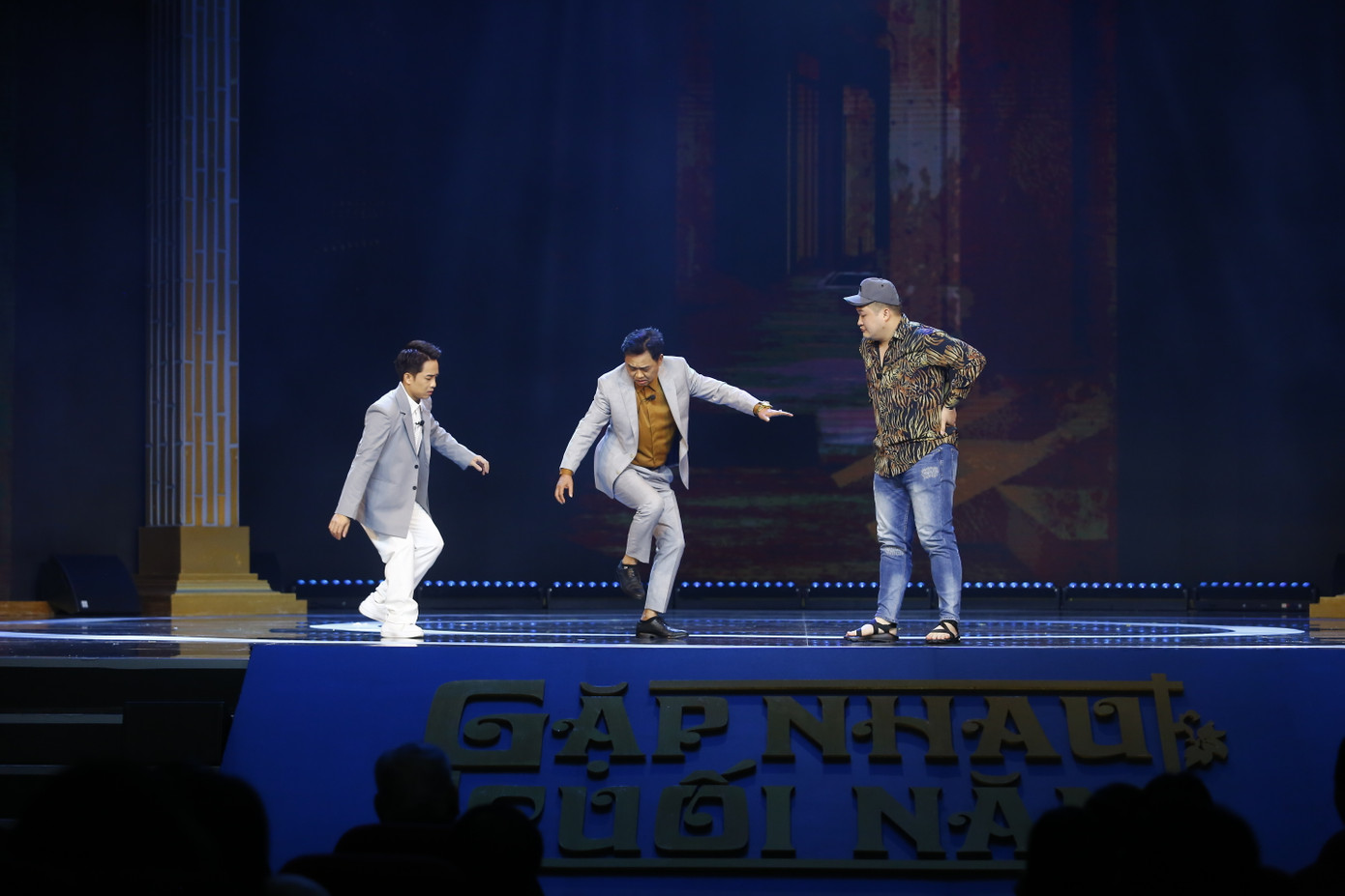 Khác với các năm trước khi Ngọc Hoàng thường nắm bắt tình hình hạ giới thông qua buổi chầu với các Táo, năm nay Ngọc Hoàng không tổ chức phiên chầu và không yêu cầu các Táo báo cáo trực tiếp. Thay vào đó, Ngọc Hoàng có một chuyến vi hành thú vị dưới hạ giới, từ đó, một góc nhìn chân thật hơn về những vấn đề ở hạ giới. Ảnh: VFC