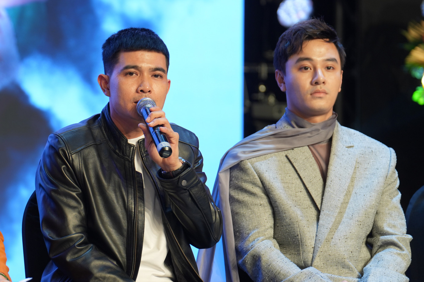 Bộ phim cũng đánh dấu sự trở lại của Quang Sự (trái) với hình tượng công an nhân dân.