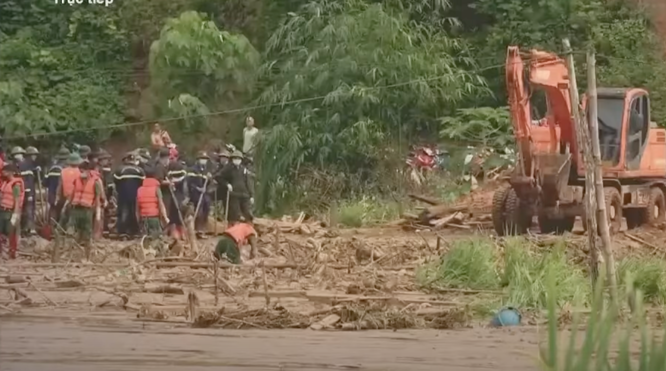 Những hình ảnh đau thương về thiệt hại của cơn bão khiến nhiều người thổn thức, xót xa.