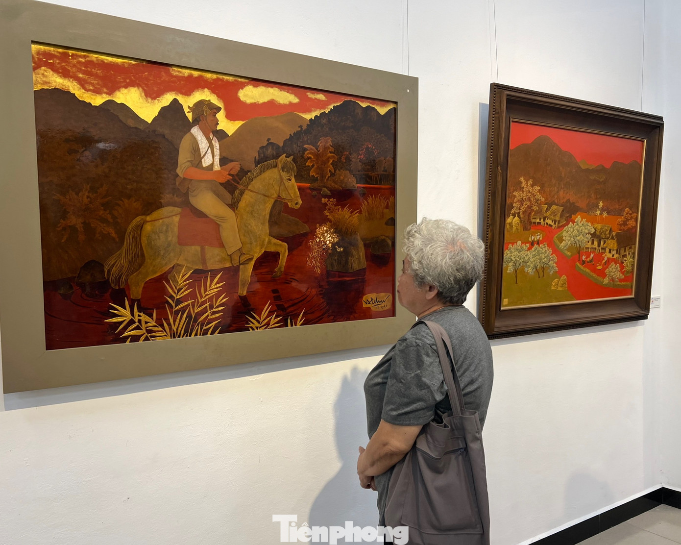 Triển lãm kéo dài đến hết ngày 9/5 tại Trung tâm Giám định và Triển lãm tác phẩm Mỹ thuật, Nhiếp ảnh (29 Hàng Bài, Hoàn Kiếm, Hà Nội).