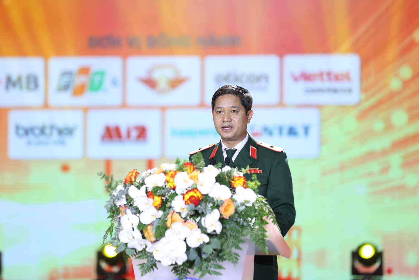 Thiếu tướng Nguyễn Hữu Hùng - Phó Trưởng ban Ban Cơ yếu Chính phủ, Trưởng ban tổ chức - phát biểu khai mạc chương trình. Thiếu tướng Nguyễn Hữu Hùng - Phó Trưởng ban Ban Cơ yếu Chính phủ, Trưởng ban tổ chức - phát biểu khai mạc chương trình.