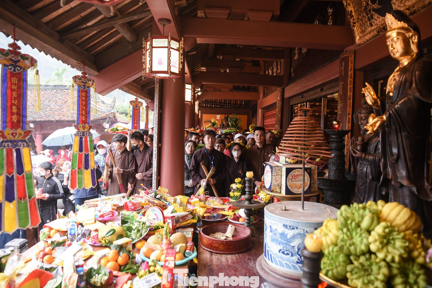 Di tích lịch sử và danh thắng cảnh quần thể Hương Sơn là quần thể văn hóa - tôn giáo Việt Nam, gồm 21 ngôi chùa, động thờ Phật, ngôi đền thờ Thần theo tín ngưỡng nông nghiệp bản địa và gắn liền với Phật giáo đạo tràng. Trải qua gần 6 thế kỷ, danh lam thắng cảnh quần thể Hương Sơn vẫn giữ nguyên được giá trị về lịch sử và danh thắng.