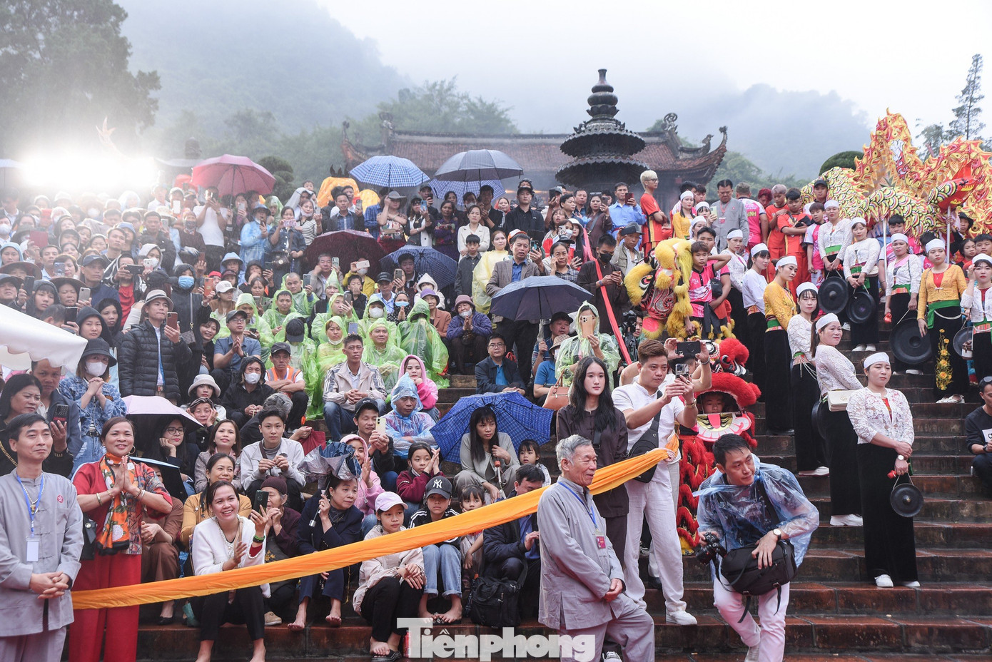 "Lễ hội là nơi hội tụ các nét sinh hoạt văn hóa như bơi thuyền, đêm thơ, múa rồng, lễ phật...cùng với tiếng trống khai hội linh thiêng của nhà chùa trụ trì Thượng tọa Thích Minh Hiền gióng lên sẽ đánh thức mọi cỏ cây hoa lá vạn vật để khai xuân mở hội, cầu cho năm mới mưa thuận, gió hòa, mùa màng bội thu, mọi người được bình an, ấm no hạnh phúc...", ông Đặng Văn Cảnh nói.