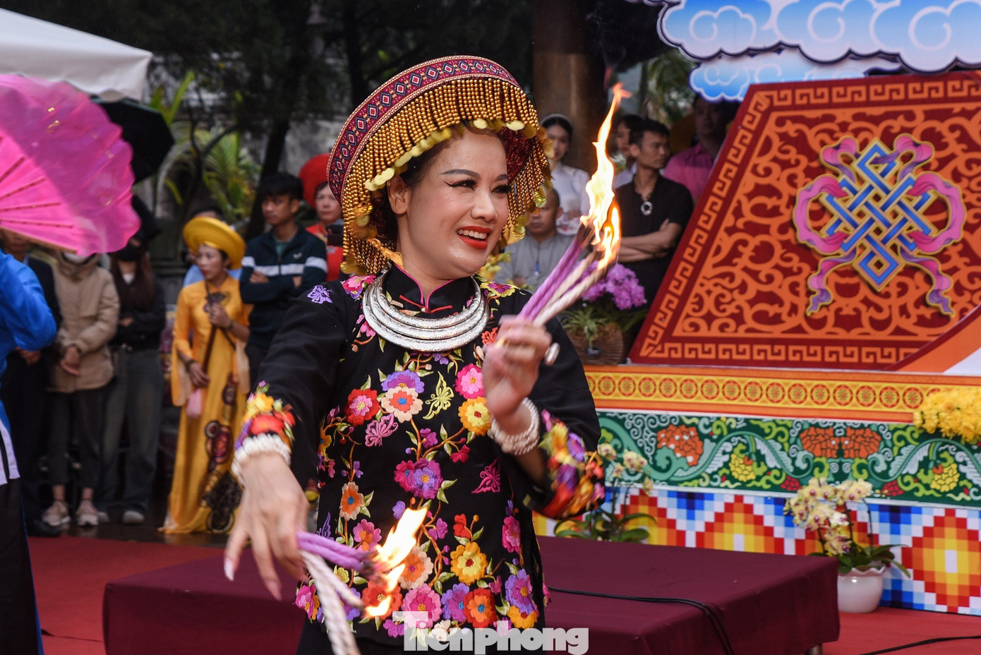 Trưởng BTC lễ hội chùa Hương 2024 cũng khẳng định hành hương về với chùa Hương là nét đẹp của mỗi phật tử, du khách nhiều đời nay. Lễ hội có mối quan hệ mật thiết, kết nối giữa di sản văn hóa vật thể và văn hóa phi vật thể, là cầu nối giữa hiện tại, quá khứ và tương lai, là một phần không thể thiếu trong đời sống tâm linh, sinh hoạt văn hóa cộng đồng của người dân, du khách và phật tử thập phương.