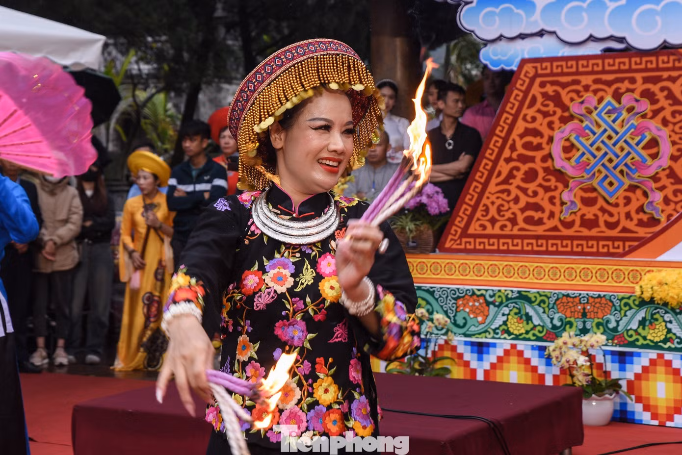 Trưởng BTC lễ hội chùa Hương 2024 cũng khẳng định hành hương về với chùa Hương là nét đẹp của mỗi phật tử, du khách nhiều đời nay. Lễ hội có mối quan hệ mật thiết, kết nối giữa di sản văn hóa vật thể và văn hóa phi vật thể, là cầu nối giữa hiện tại, quá khứ và tương lai, là một phần không thể thiếu trong đời sống tâm linh, sinh hoạt văn hóa cộng đồng của người dân, du khách và phật tử thập phương.