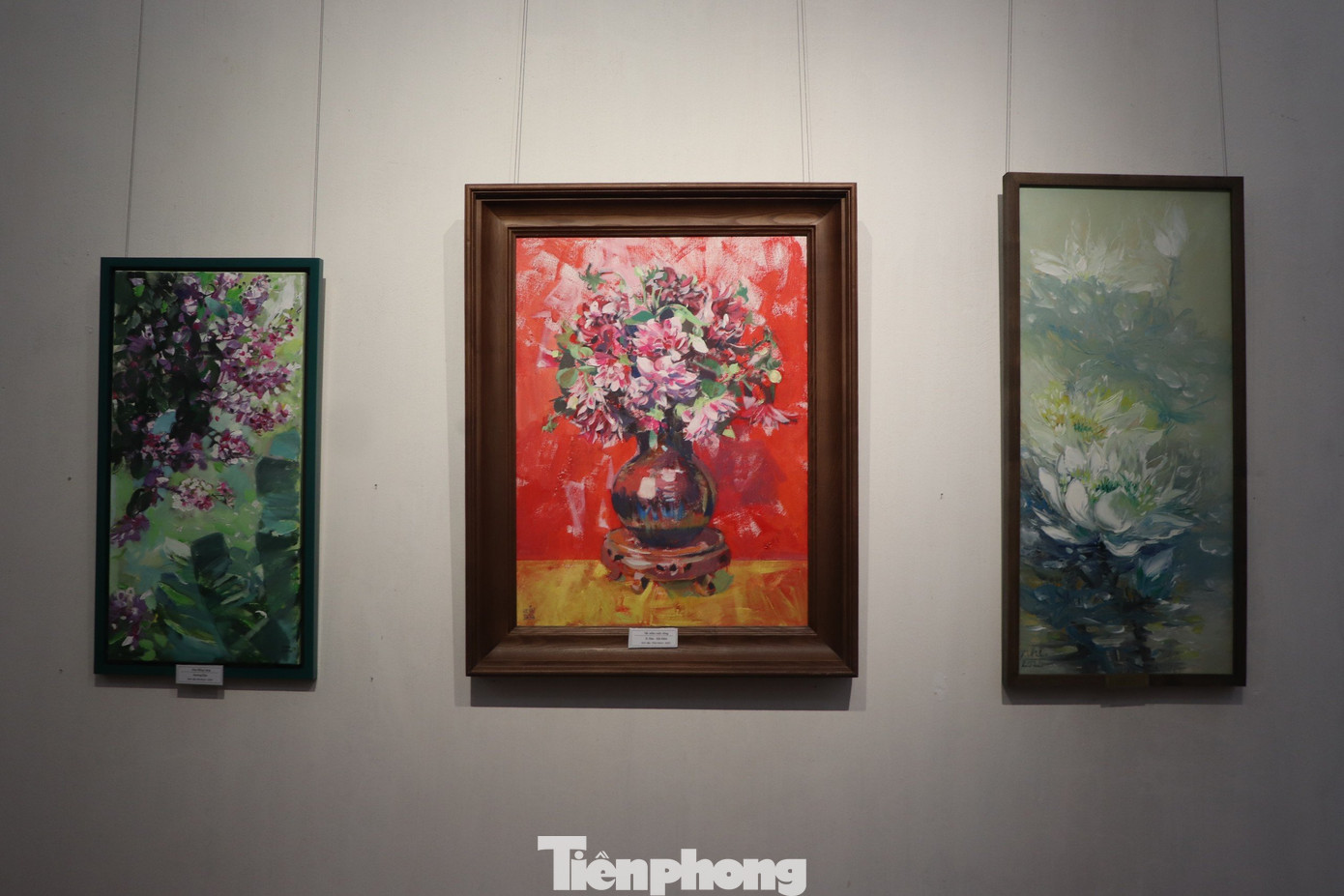 Bên cạnh họa sĩ thời kỳ Đông Dương, các văn nghệ sĩ đương đại cũng tích cực tham gia vào hoạt động sáng tạo nghệ thuật. Họ khéo léo kết hợp giữa nghệ thuật hiện đại và các yếu tố văn hóa truyền thống. Những cái tên nổi bật trong nghệ thuật đương đại như Nguyễn Đình Thi, Phú Quang, Trần Tiến...