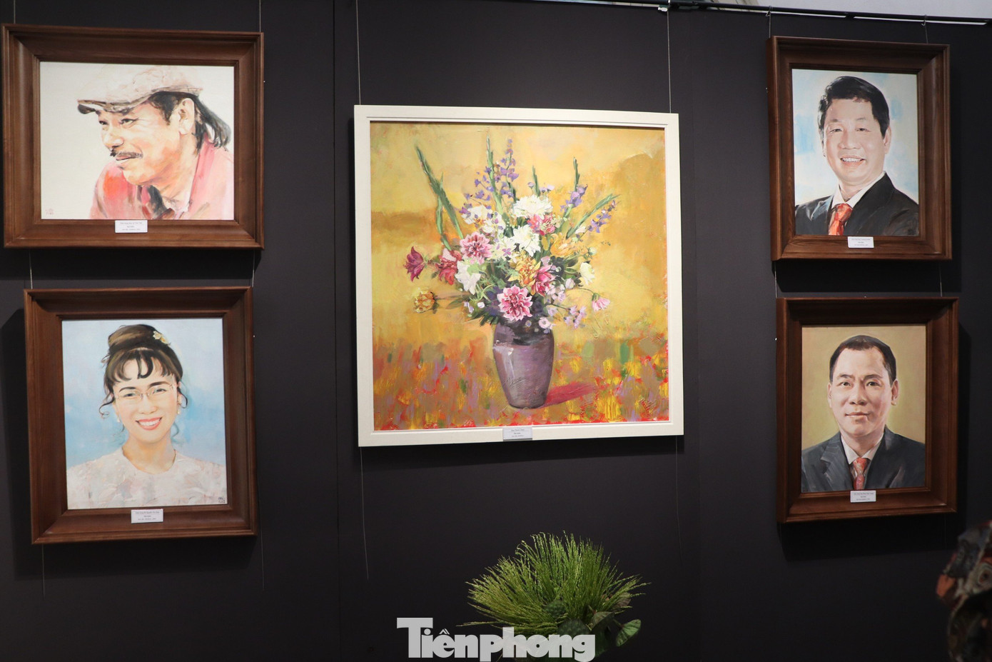 Hà Nội ngày càng phát triển và giàu mạnh cũng cần phải nhắc đến các doanh nhân tiêu biểu, các nhà tư sản đã đóng góp tiền của cho đất nước trong thời kỳ mới giải phóng, xây dựng và phát triển đất nước như doanh nhân Bạch Thái Bưởi, Nguyễn Sơn Hà, Trịnh Văn Bô, Trương Gia Bình, Phạm Nhật Vượng, Nguyễn Thị Thảo…