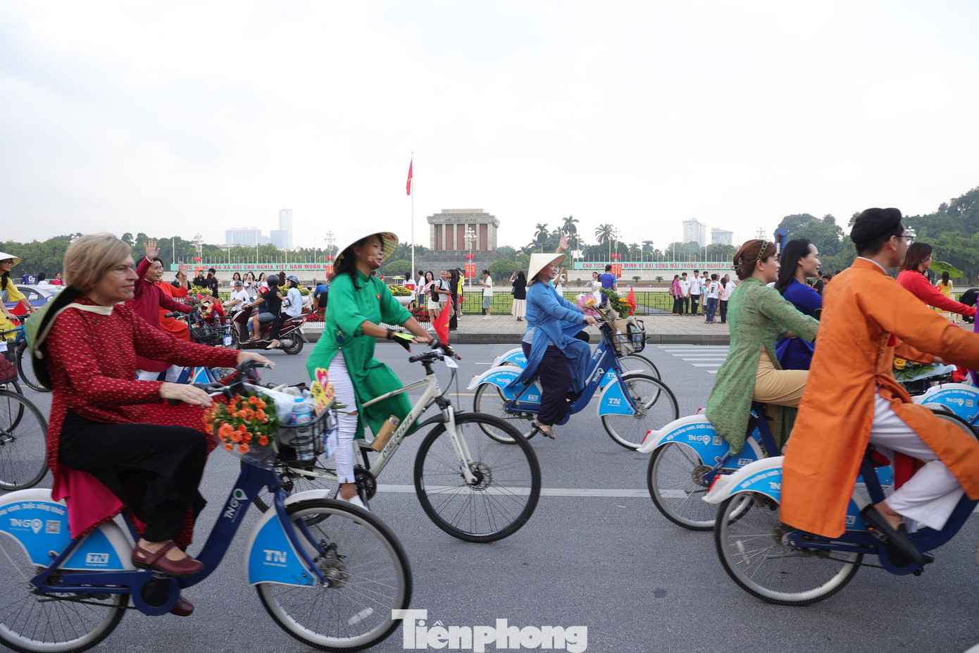 Chương trình nhận được sự hưởng ứng của nhiều cán bộ, công chức các cơ quan, đơn vị trên địa bàn Hà Nội cùng đông đảo người Thủ đô, bạn bè trong nước và quốc tế.