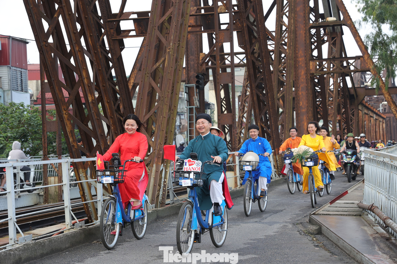 Chương trình Áo dài kết nối du lịch với di sản Hà Nội năm 2024 góp phần khai thác, tôn vinh tà áo dài truyền thống của dân tộc Việt Nam gắn với di sản và du lịch nhằm bảo tồn và phát triển các giá trị văn hóa truyền thống của dân tộc.
