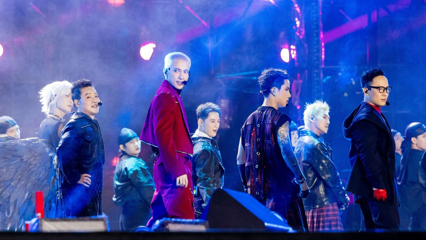 Những sân khấu được đầu tư chỉn chu là chìa khóa thành công của các đêm nhạc. Những sân khấu được đầu tư chỉn chu là chìa khóa thành công của các đêm nhạc.