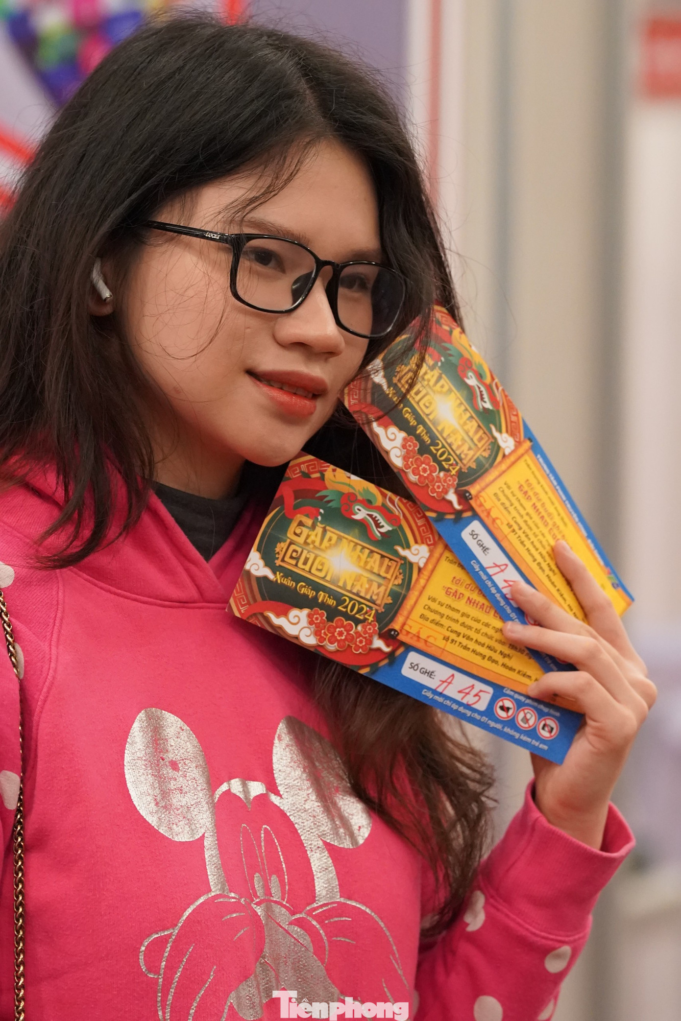 “Không thể gạt bỏ những gương mặt làm nên tên tuổi của chương trình. Nếu có diễn viên mới thì có thể để họ làm quen với những vai nhỏ rồi dần dần thay đổi. Nếu thay đổi luôn, một khán giả trung thành như mình khó có thể quen nổi”, Thanh Giang nêu.