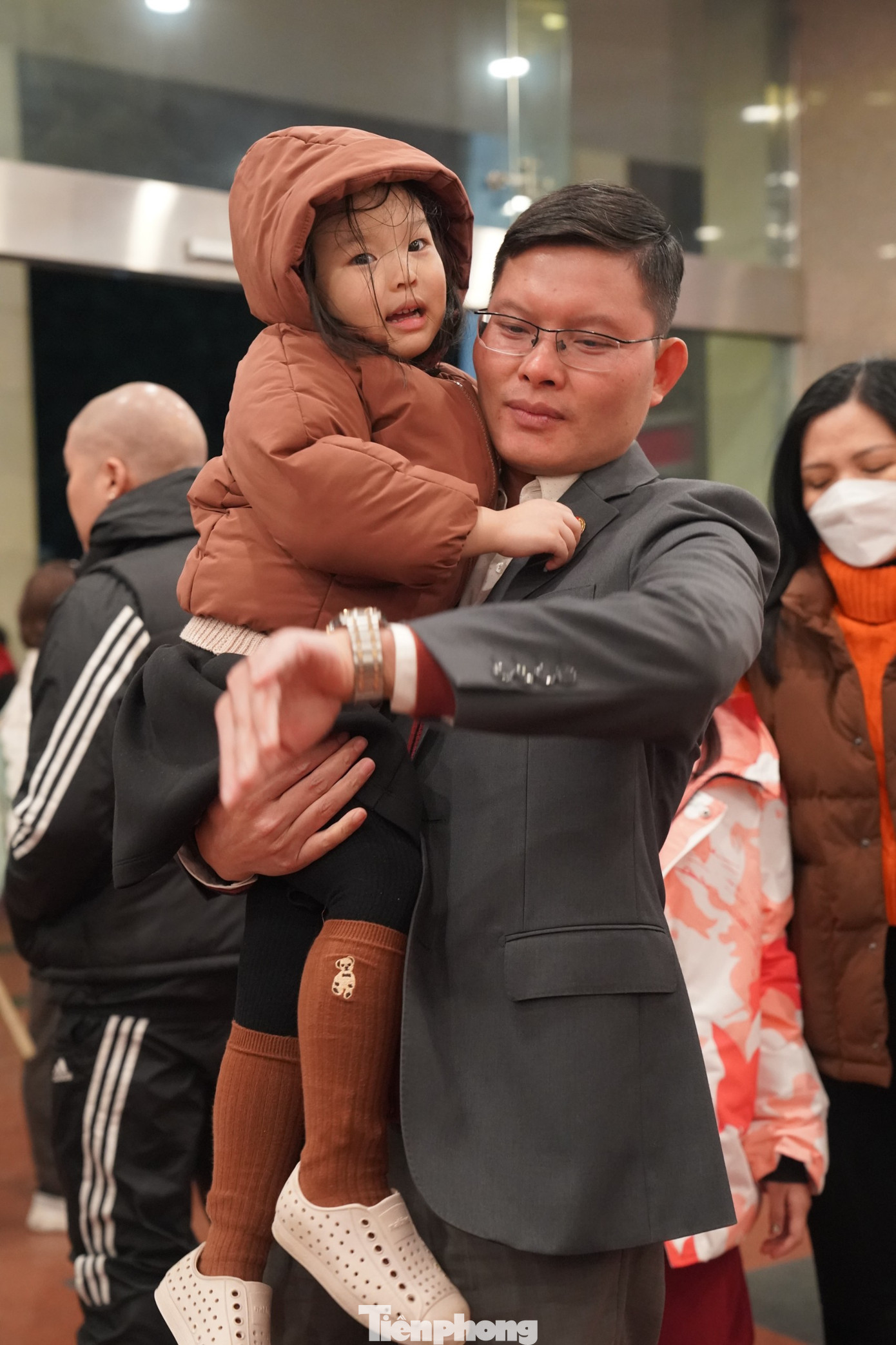 Dù thời tiết khá lạnh, các khán giả nhí háo hức cùng gia đình tận hưởng chương trình giải trí này. Bên cạnh đó, format chương trình được giấu kín tới giờ ghi hình cũng khiến nhiều khán giả tò mò. Người mong format buổi chầu được giữ nguyên bởi đây là truyền thống của chương trình, số khác lại mong muốn thay đổi để thoát khỏi lối mòn.