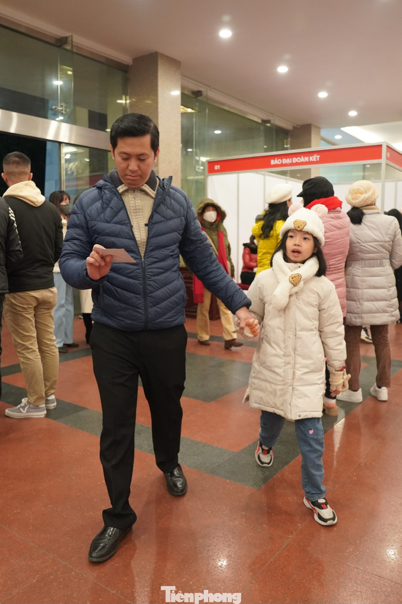 Dù thời tiết khá lạnh, các khán giả nhí háo hức cùng gia đình tận hưởng chương trình giải trí này. Bên cạnh đó, format chương trình được giấu kín tới giờ ghi hình cũng khiến nhiều khán giả tò mò. Người mong format buổi chầu được giữ nguyên bởi đây là truyền thống của chương trình, số khác lại mong muốn thay đổi để thoát khỏi lối mòn.