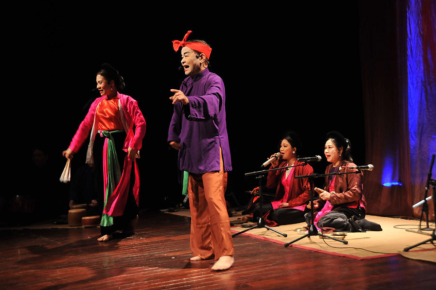 Sân khấu gặp khó trong cơ chế thị trường. Sân khấu gặp khó trong cơ chế thị trường.