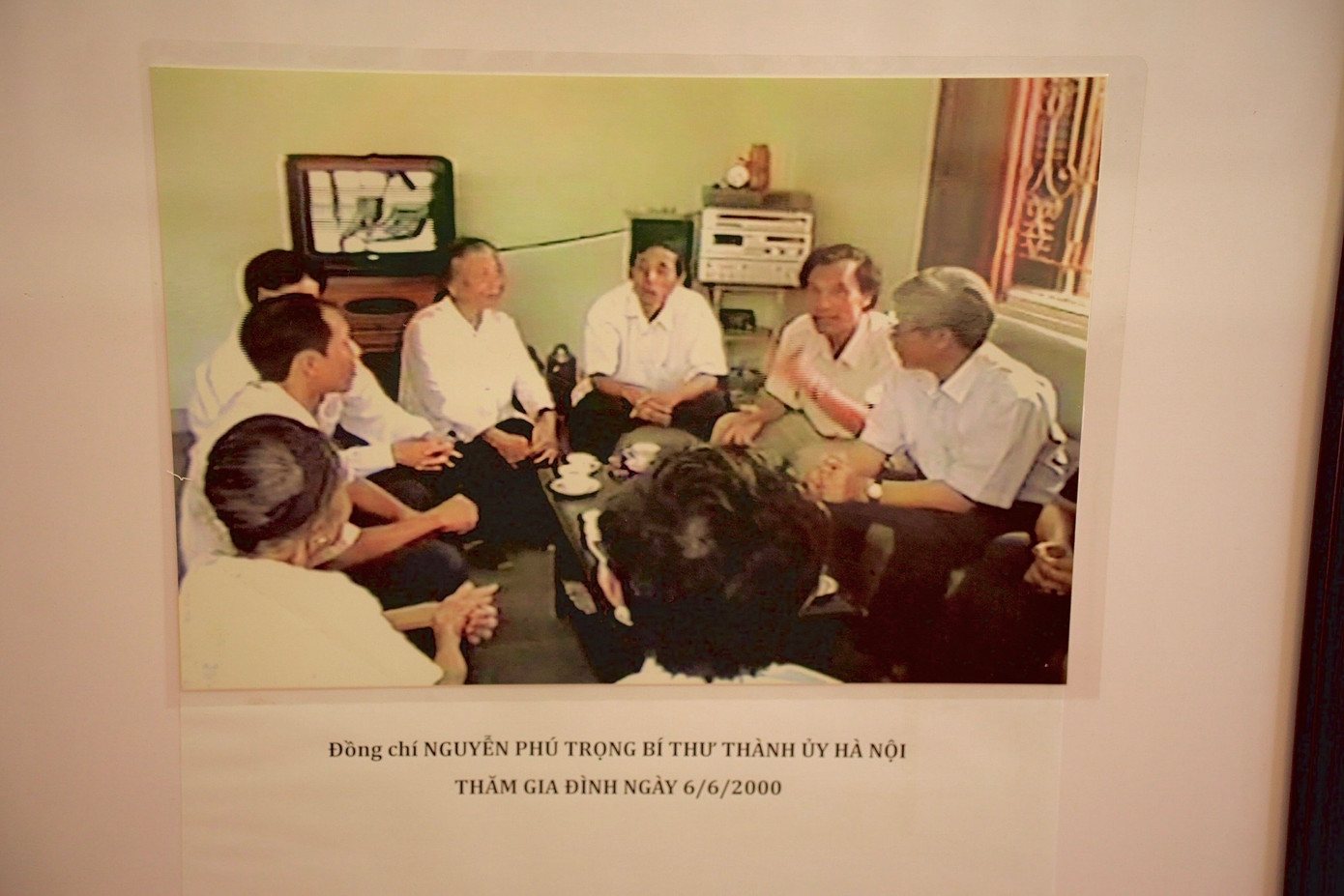 Nhiều vị lãnh đạo Đảng, Nhà nước như Tổng Bí thư Đỗ Mười, Chủ tịch nước Võ Chí Công, Tổng Bí thư Nguyễn Phú Trọng... đến thăm di tích Nhà lưu niệm Bác Hồ ở phường Phú Thượng (quận Tây Hồ).