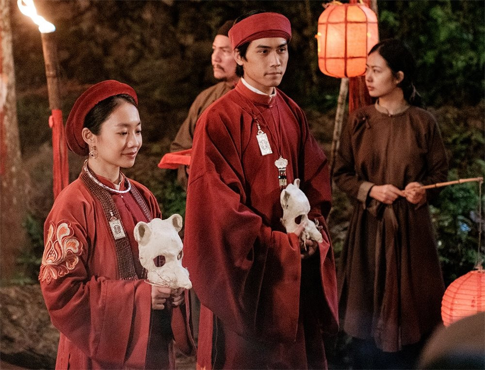 Áo ngũ thân được sử dụng nhiều trong phim ảnh, MV ca nhạc. Áo ngũ thân được sử dụng nhiều trong phim ảnh, MV ca nhạc.