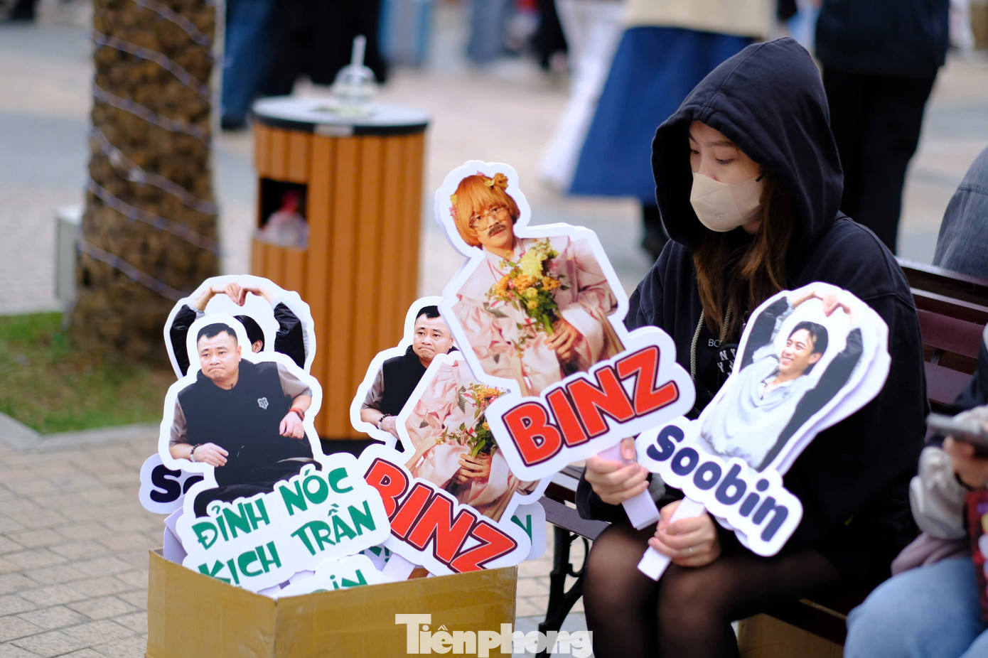 FC của nhiều nghệ sĩ tổ chức giao lưu, tặng quà cho những người tham gia chương trình.