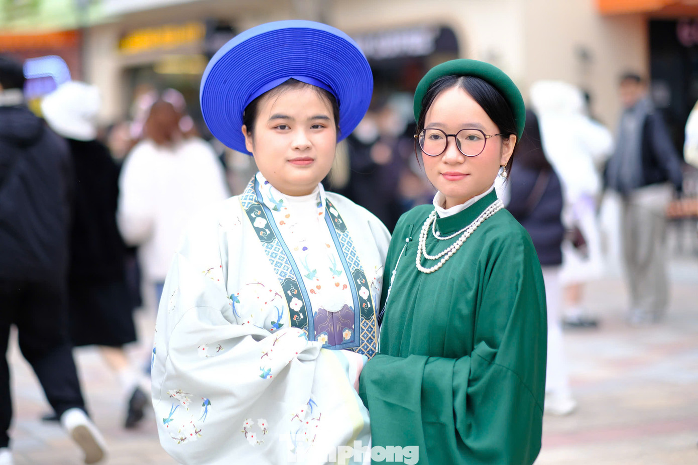 Với nhiều khán giả, chương trình thật sự mang văn hóa, âm nhạc truyền thống, đặc biệt là cổ phục Việt đến gần giới trẻ hơn.