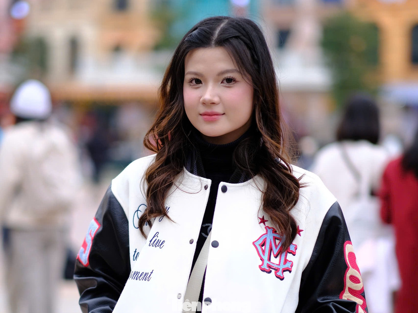 Sức hút của dàn nghệ sĩ kéo hàng vạn người từ nhiều nơi trên toàn quốc về các địa điểm tổ chức concert. Sức hút của dàn nghệ sĩ kéo hàng vạn người từ nhiều nơi trên toàn quốc về các địa điểm tổ chức concert.