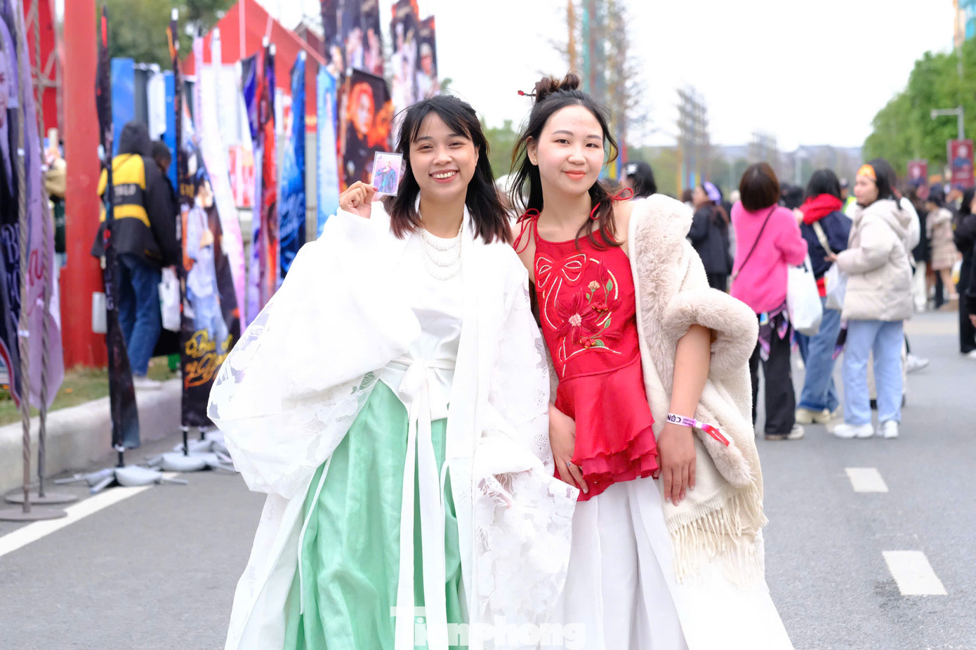 Một trong những trang phục được nhiều người lựa chọn khi "đu" show Anh trai vượt ngàn chông gai là cổ phục. Với nhiều người, chương trình thật sự mang văn hóa, cổ phục Việt đến gần giới trẻ hơn.