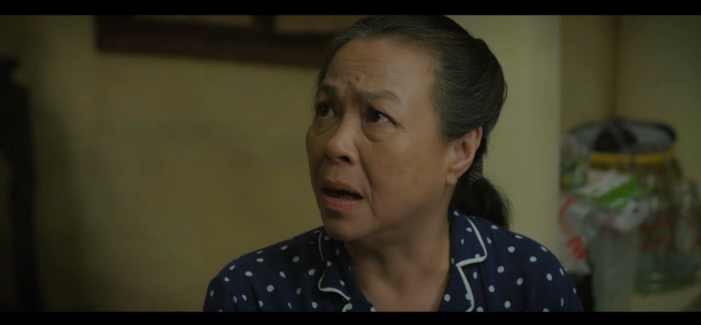 Thuận gây ức chế khi thường xuyên tị nạnh với Linh, luôn nghĩ mẹ đẻ thương chị dâu hơn. Thuận gây ức chế khi thường xuyên tị nạnh với Linh, luôn nghĩ mẹ đẻ thương chị dâu hơn.