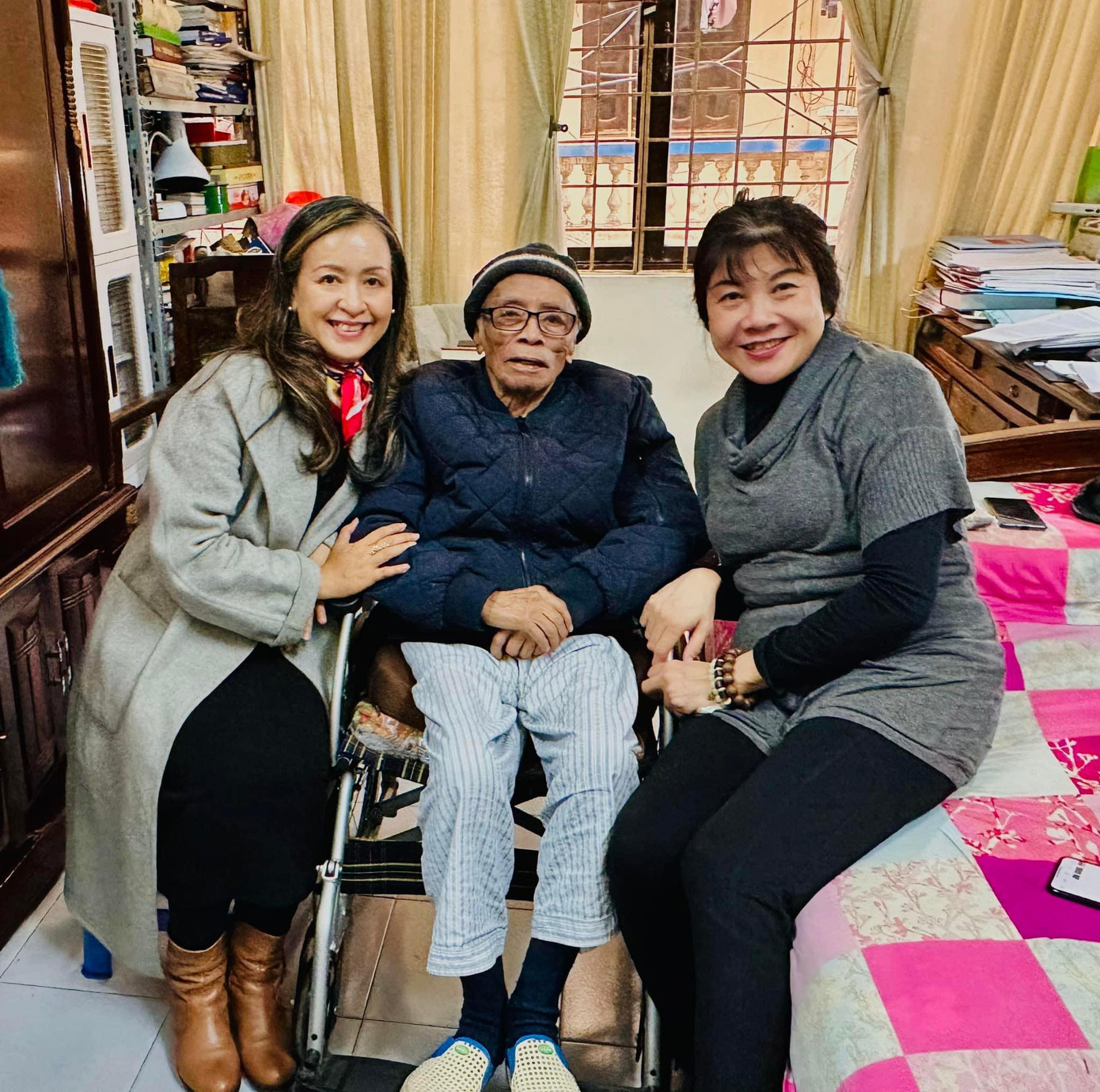 Với nhiều đồng nghiệp, hậu bối, học trò, GS.TSKH Tô Ngọc Thanh là người luôn nghiêm túc, cần mẫn trong công tác nghiên cứu. Với nhiều đồng nghiệp, hậu bối, học trò, GS.TSKH Tô Ngọc Thanh là người luôn nghiêm túc, cần mẫn trong công tác nghiên cứu.