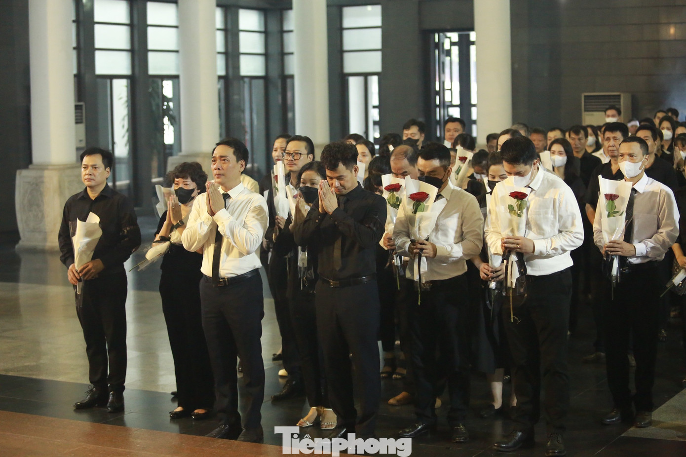 NSND Xuân Bắc, NSND Lan Hương, NSƯT Đỗ Kỷ và nhiều diễn viên Nhà hát Kịch Việt Nam tiếc nuối nói lời tạm biệt đồng nghiệp, đàn em thân thiết.