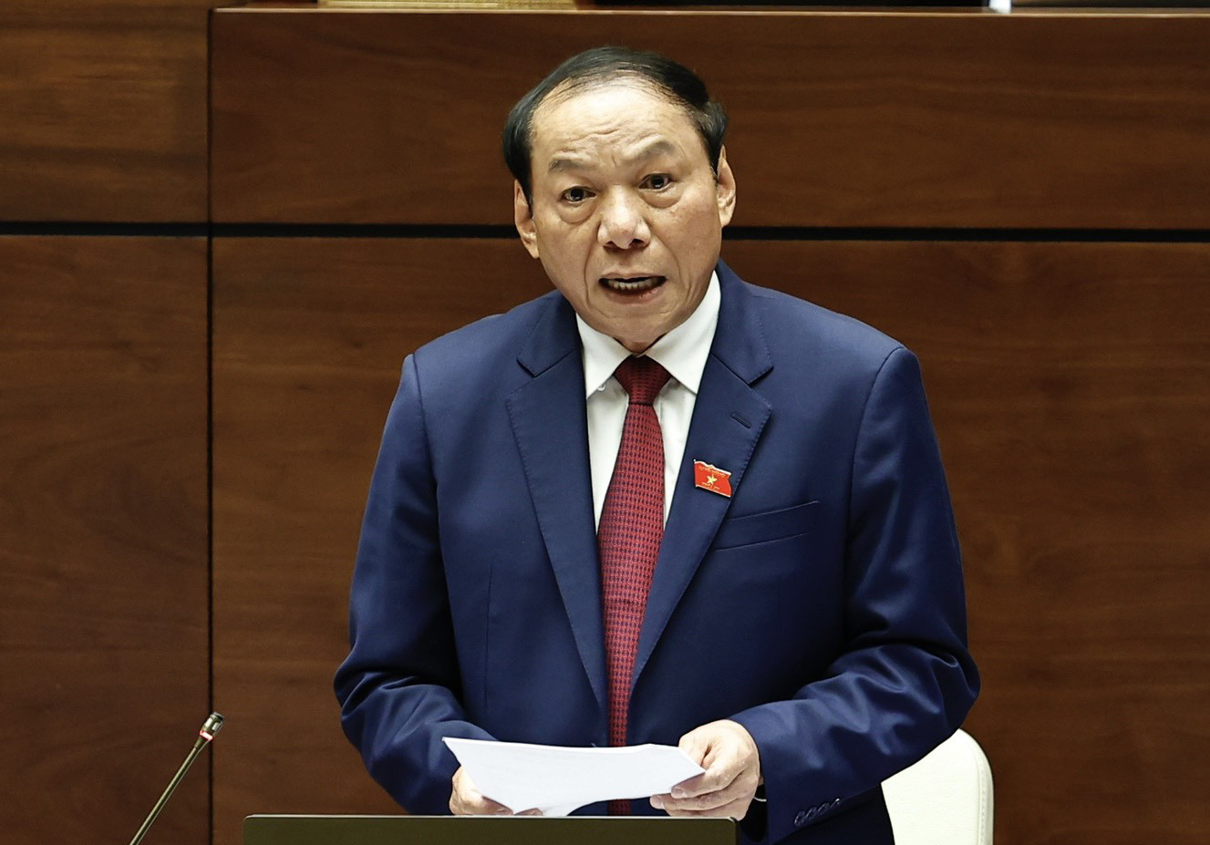 Bộ trưởng Bộ VHTTDL Nguyễn Văn Hùng trả lời chất vấn về quốc hoa, quốc phục.