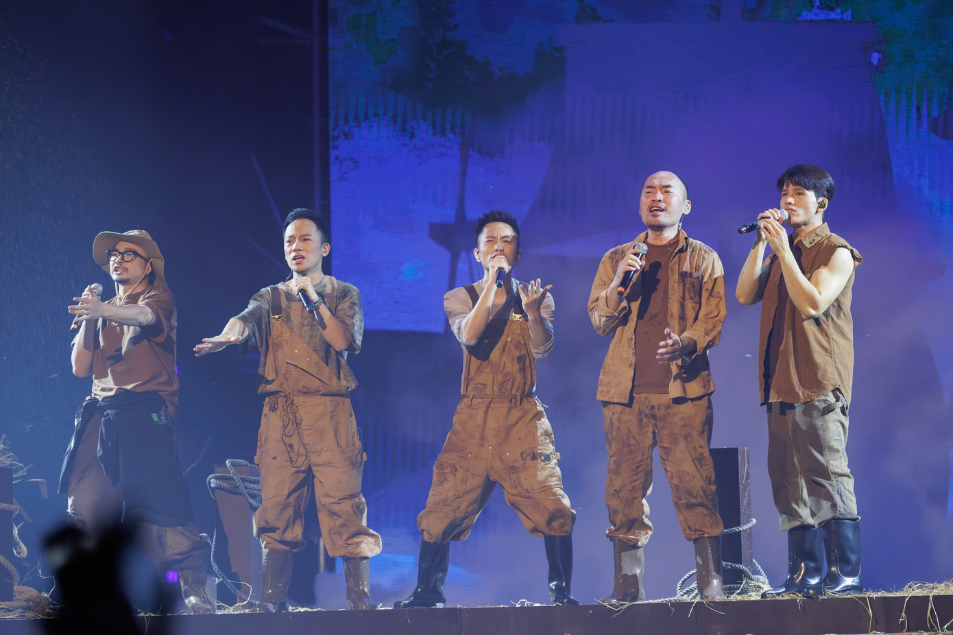 Quốc Thiên để lại ấn tượng lớn với khán giả thông qua chương trình Anh trai vượt ngàn chông gai.