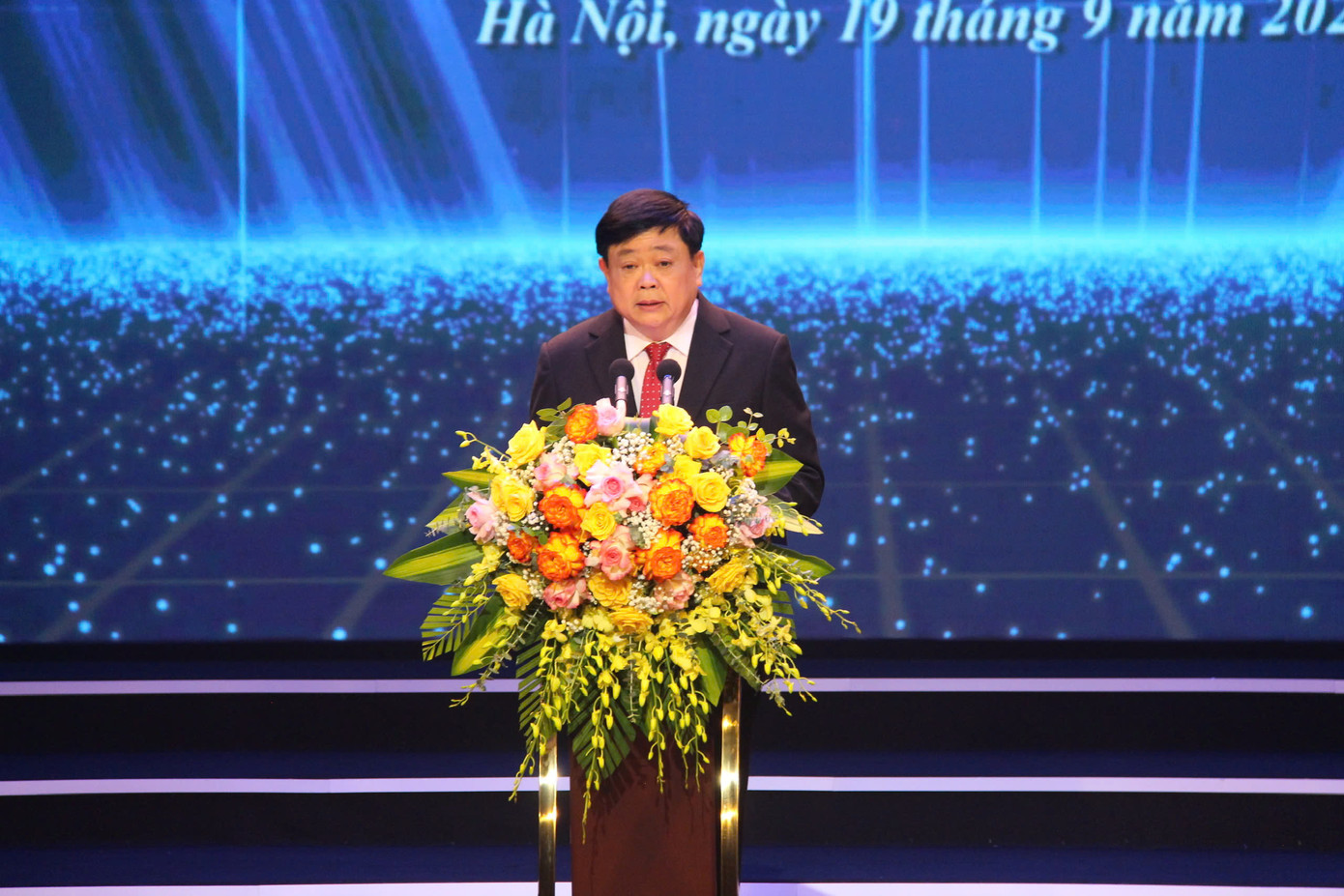 PGS.TS Nguyễn Thế Kỷ - Chủ tịch Hội đồng Lý luận, phê bình VHNT T.Ư - tổng kết đợt xét tặng năm 2023.