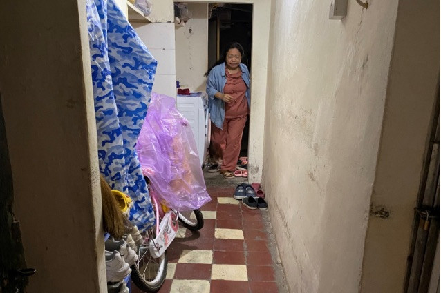 Một số khu nhà tập thể thời bao cấp gắn liền với ký ức về cuộc sống thiếu không gian riêng. Một số khu nhà tập thể thời bao cấp gắn liền với ký ức về cuộc sống thiếu không gian riêng.